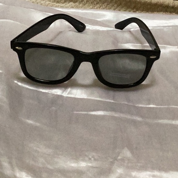 😎NWOT Sexy Black 90’s Style So Much Fun To Wear Retro Sun Glasses Must Have 😎 - Picture 2 of 8